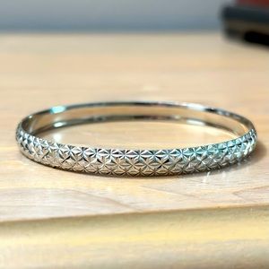Beautiful silver chrome 2.5” bangle bracelet